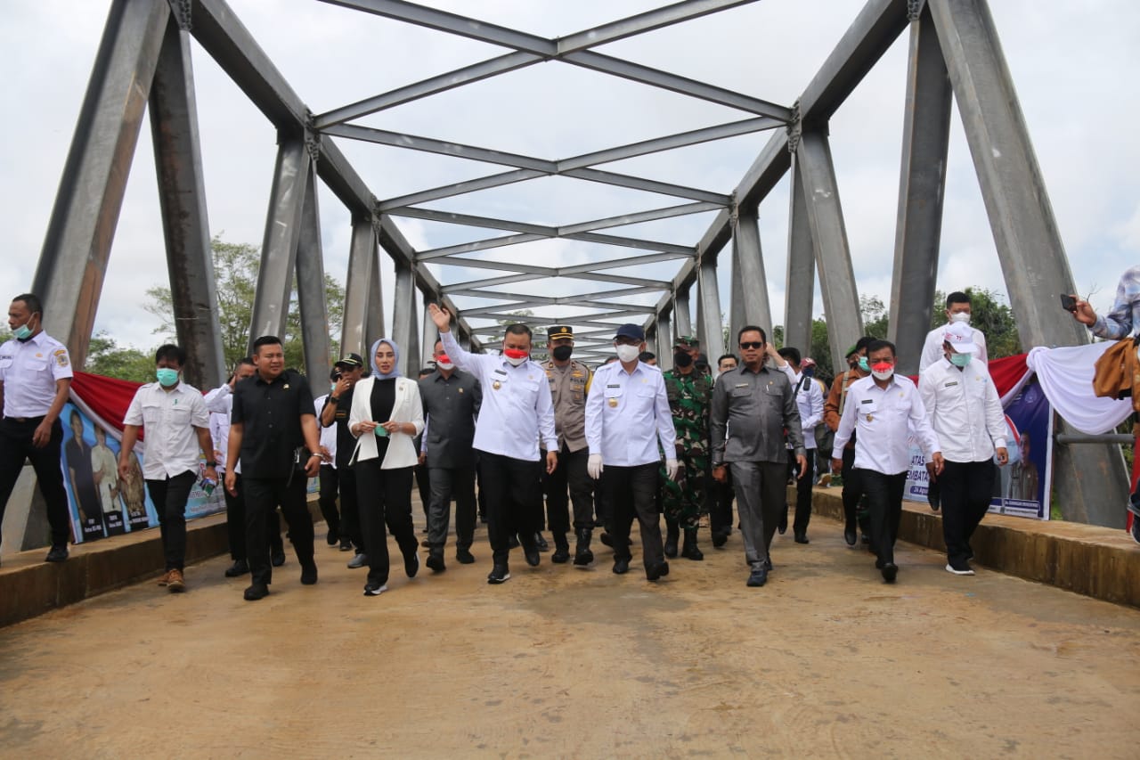 JEMBATAN MELAWI II DIRESMIKAN,SUTARMIDJI TEGASKAN TIDAK ADA MEMBEDAKAN DAERAH