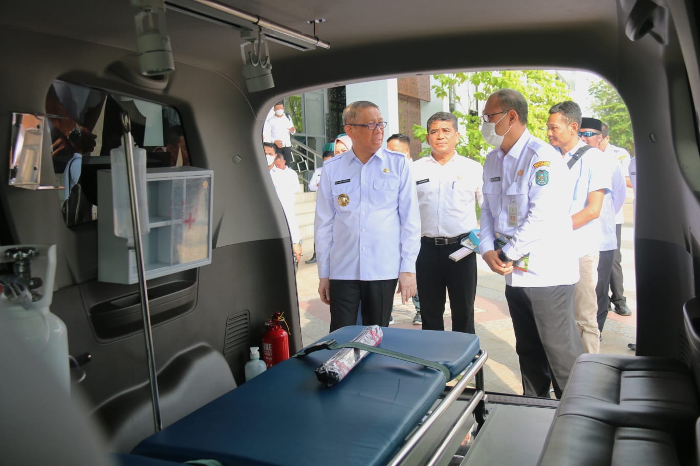 Desa Mandiri Paal Melawi Dapat "Hadiah" Ambulan Dari Sutarmidji