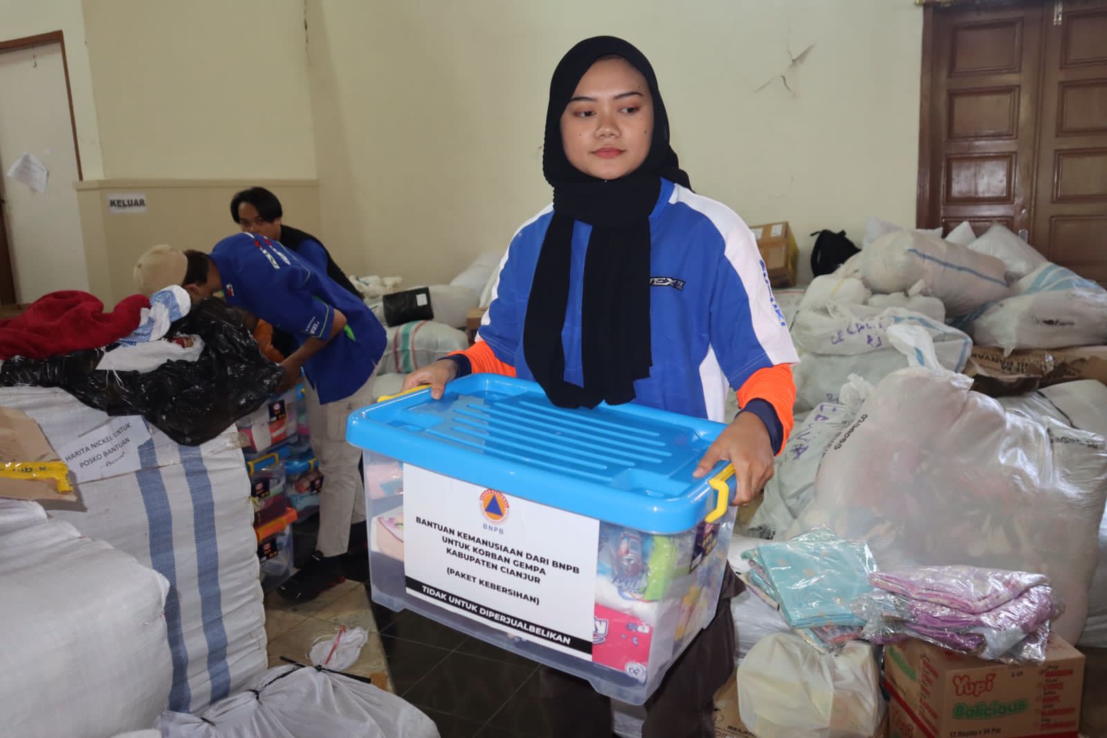 Penyintas Gempa, Namun Ikut Mengabdi Sebagai Relawan