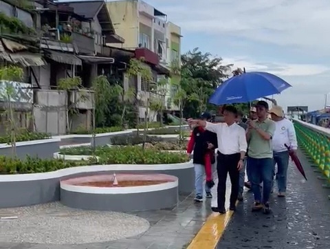 Edi Kamtono Janjikan Waterfront Kapuas Indah-Senghie Keren