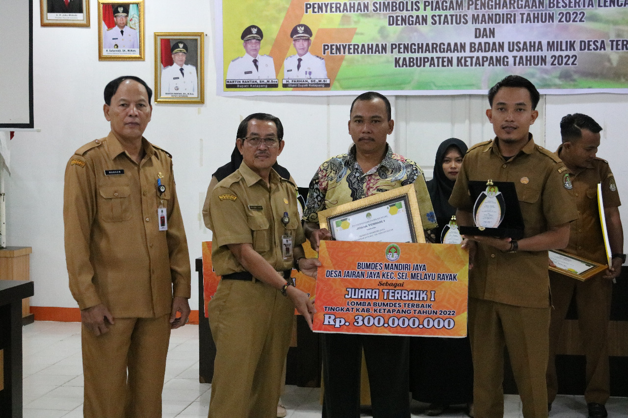 Pemda Ketapang Berikan Penghargaan Bagi Bumdes Terbaik