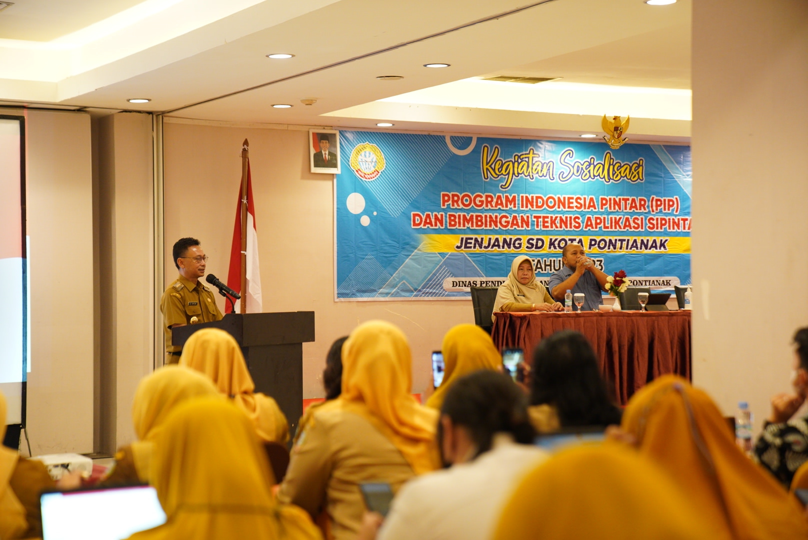 Edi Kamtono : Jangan Ada Anak Pontianak Tidak Bersekolah !