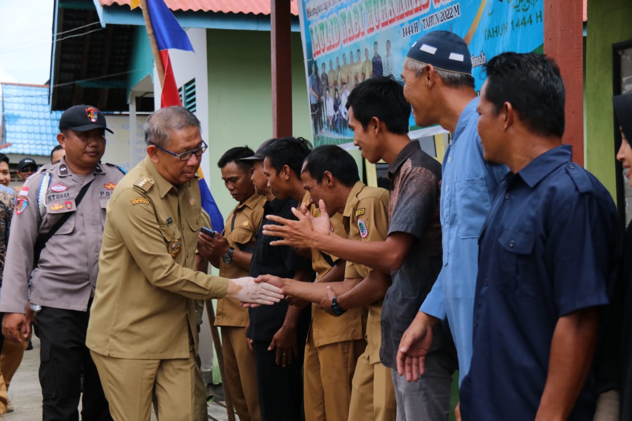 Sembari Serahkan Bantuan, Sutarmidji Minta Data Stunting Kapuas Hulu Segera Dipertegas