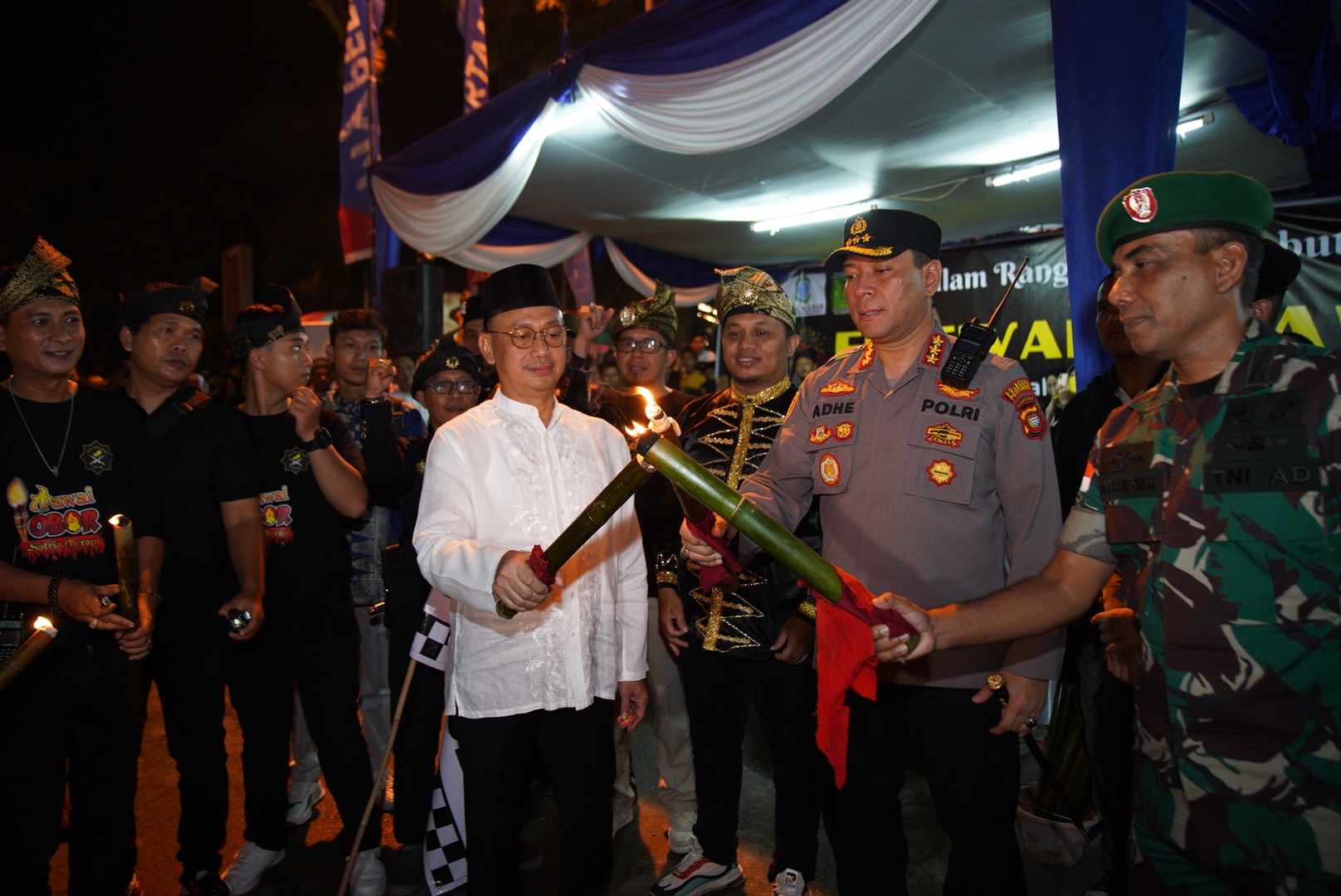 Edi Kamtono Lepas Ribuan Peserta Pawai Obor