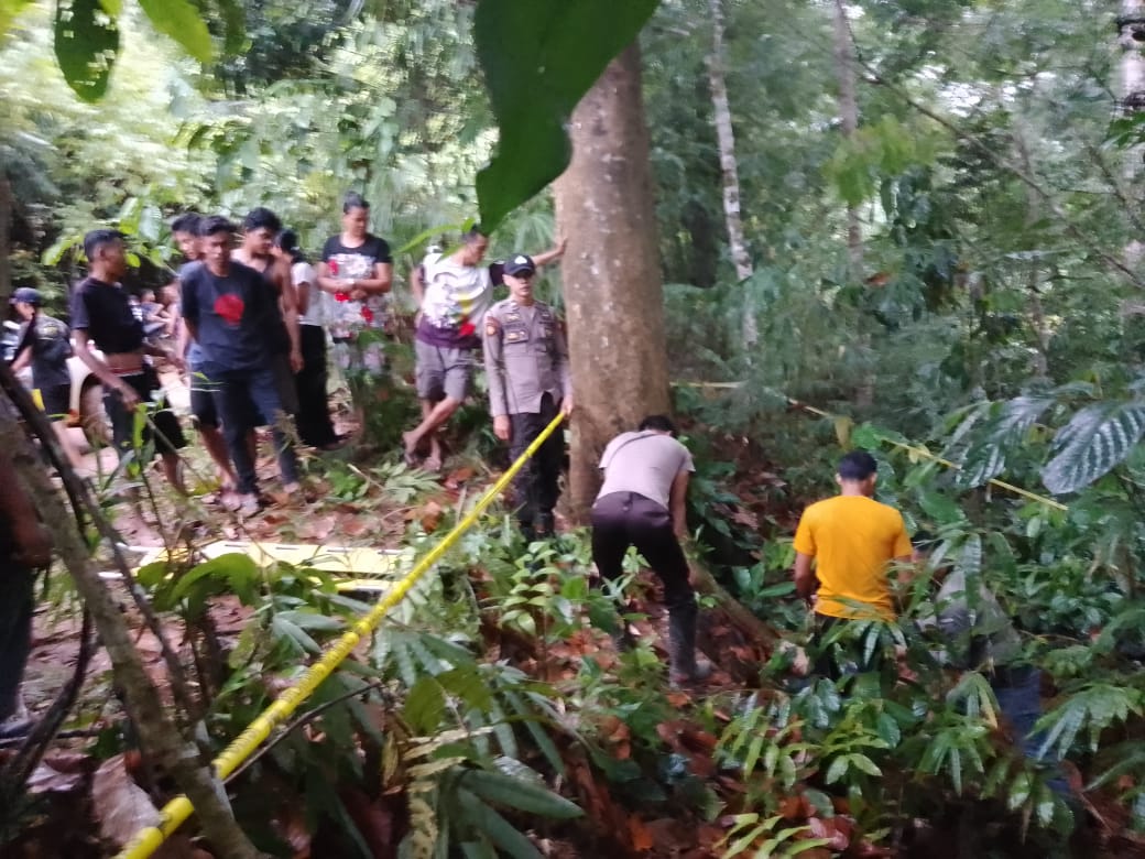 Santus,Warga Nanga Mahap Ditemukan Tak Bernyawa di Semak Pinggir Jalan