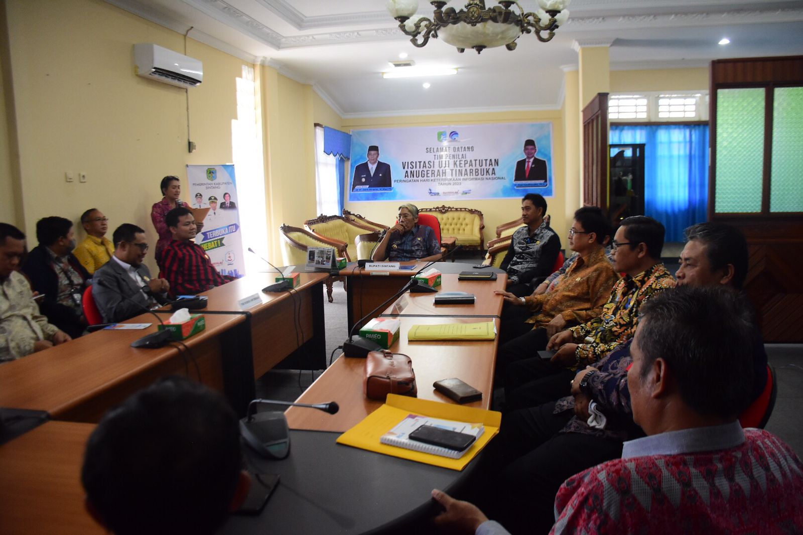 Pengalaman Bersengketa Informasi Antarkan Bupati Sintang jadi Nominator Nasional TINARBUKA 2023