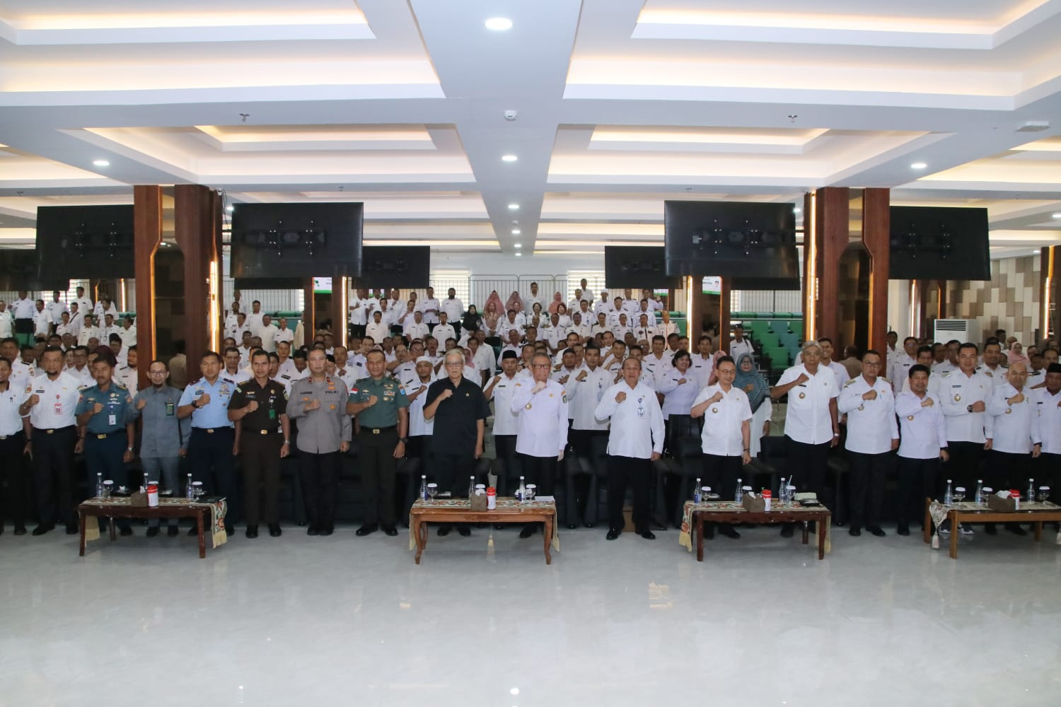 Sutarmidji Kumpulkan Seluruh Camat se Kalbar