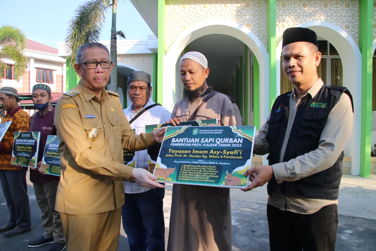 Sutarmidji Serahkan Sapi Presiden