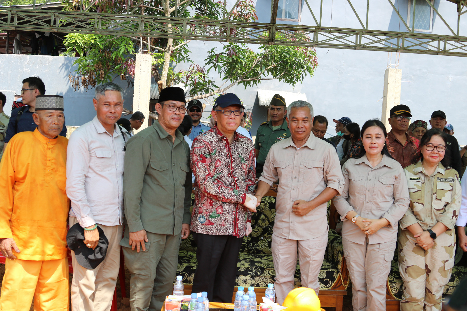 Bupati Ketapang Bersama Gubernur Letakkan Batu Pertama Pembangunan Tugu Juang di Tumbang Titi