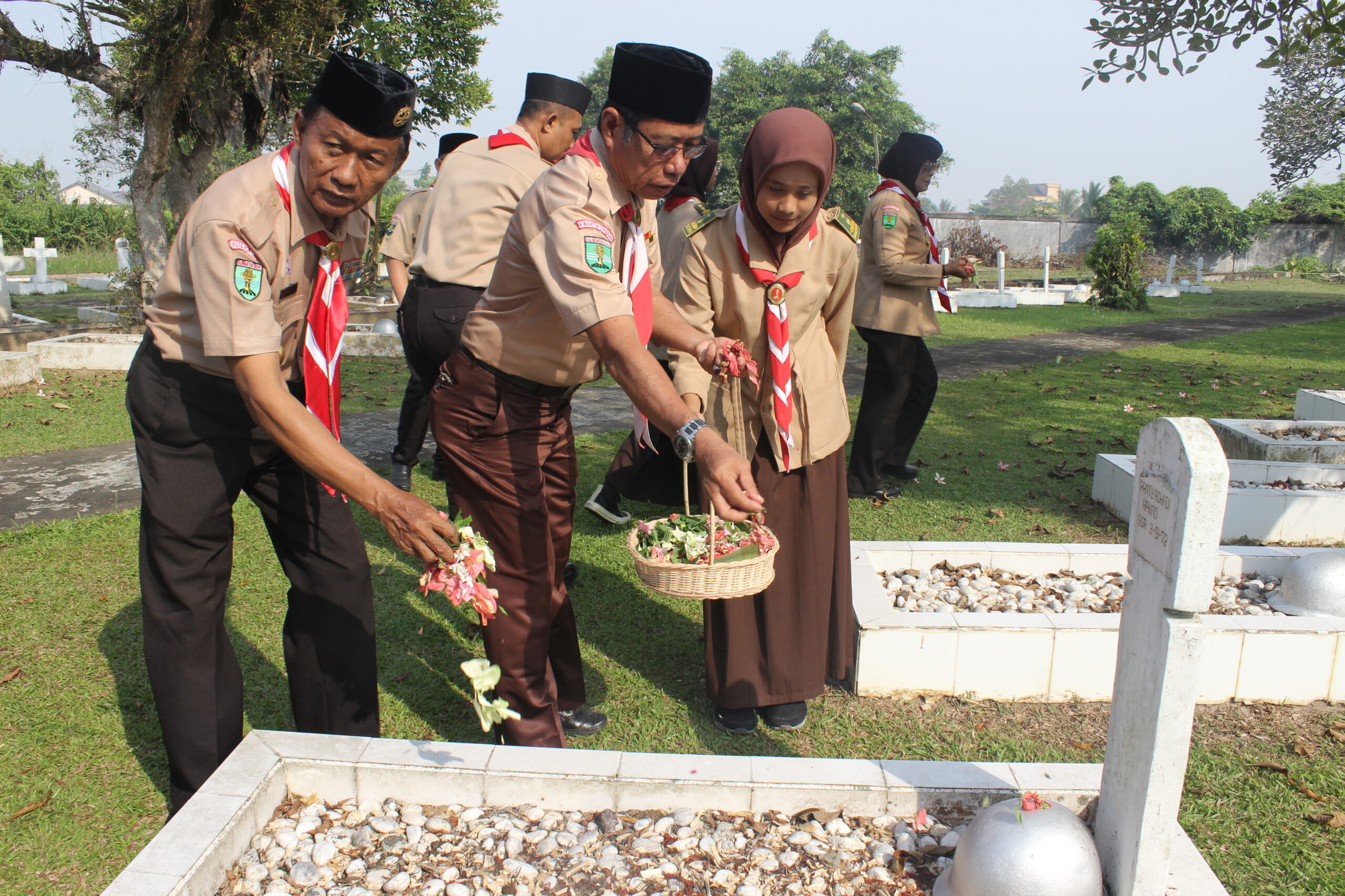 Kwarda Kalbar Ziarah dan Tabur Bunga di Taman Makan Pahlawan