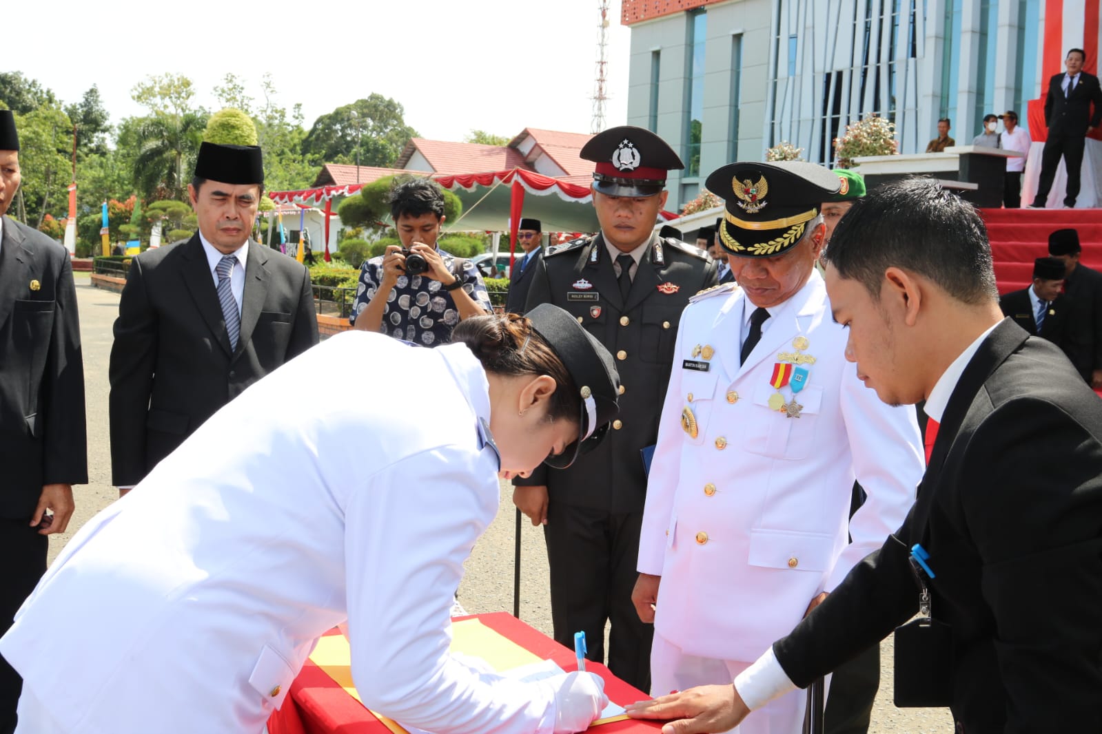 Pemkab Ketapang Lantik 120 Kepala Desa Saat Upacara HUT RI