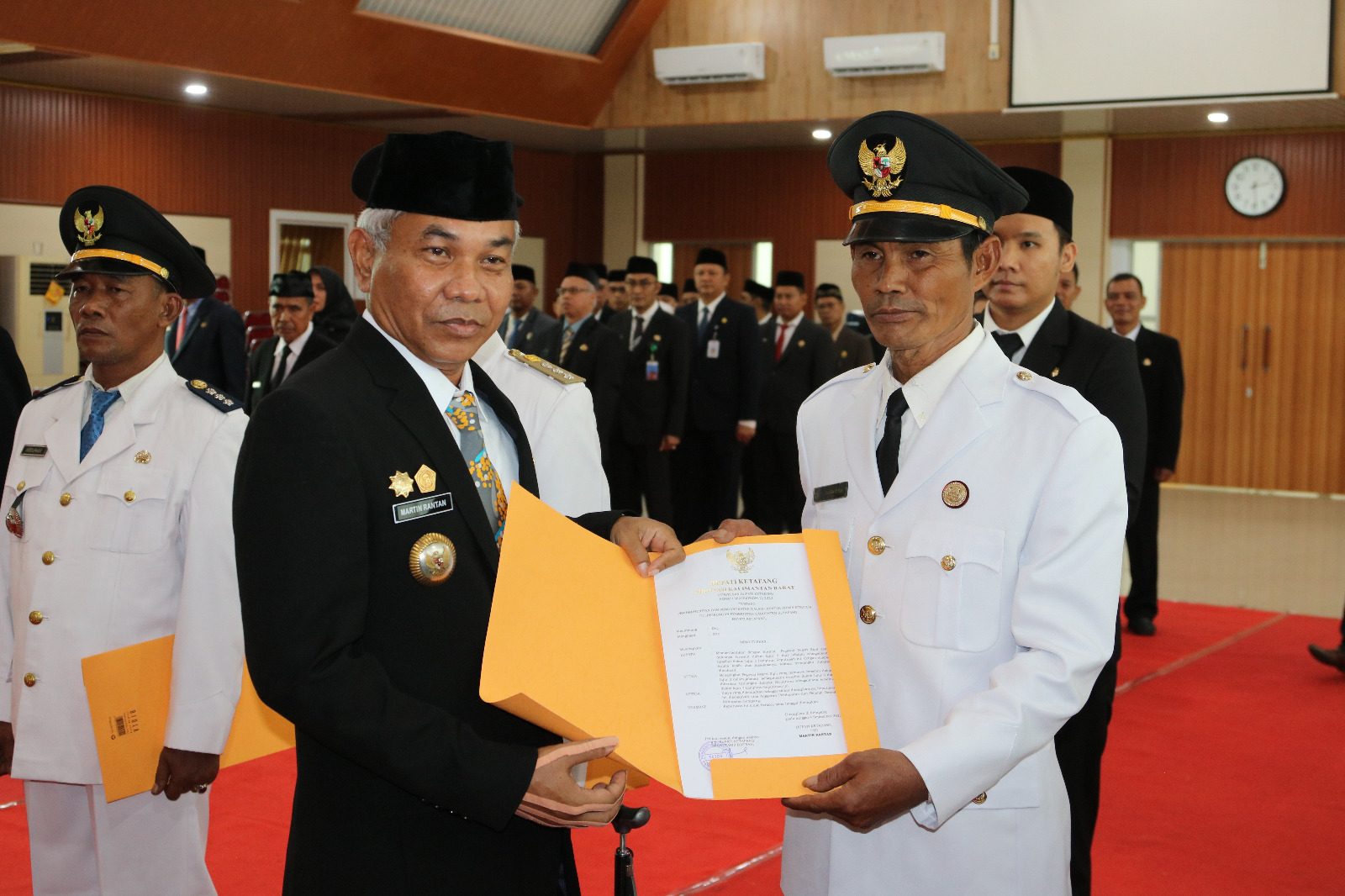 Bupati Lantik Sejumlah Pejabat di Lingkungan Pemkab Ketapang