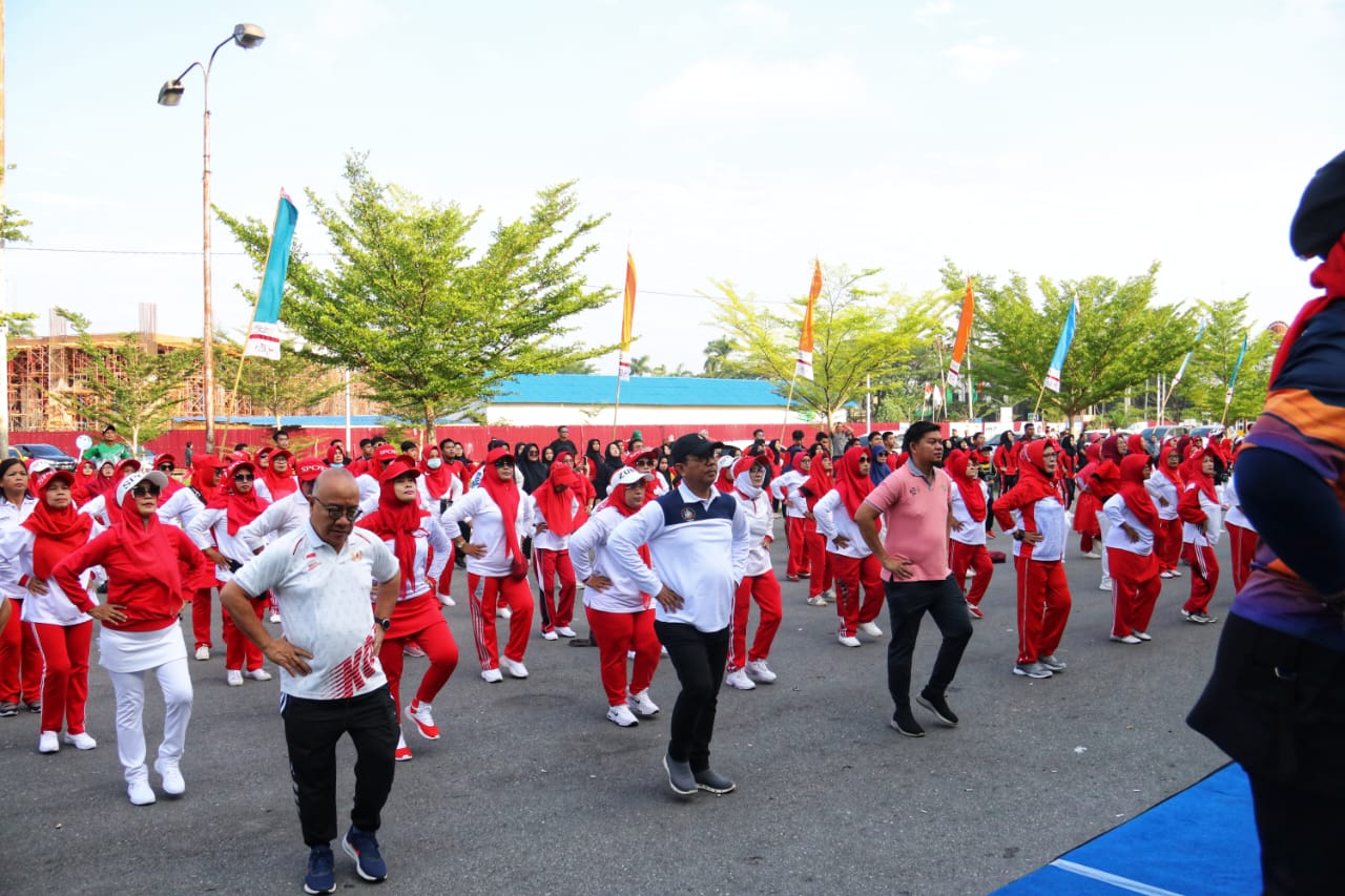 Puncak HAORNAS, Pemprov Kalbar Meriahkan Lewat Senam Bersama Masyarakat