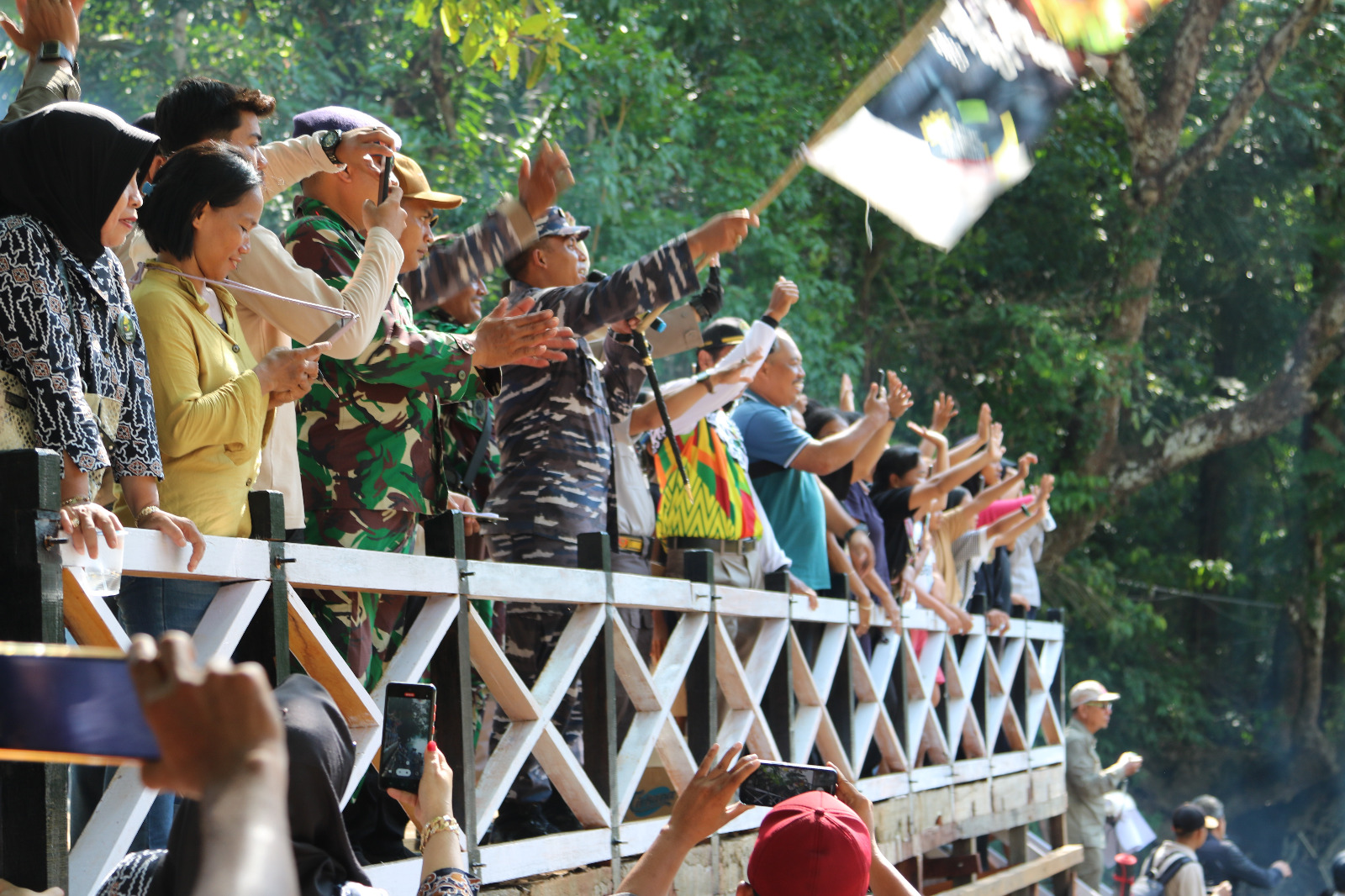 Danlanal Ketapang Lepas Rombongan Susur Sungai Napak Tilas