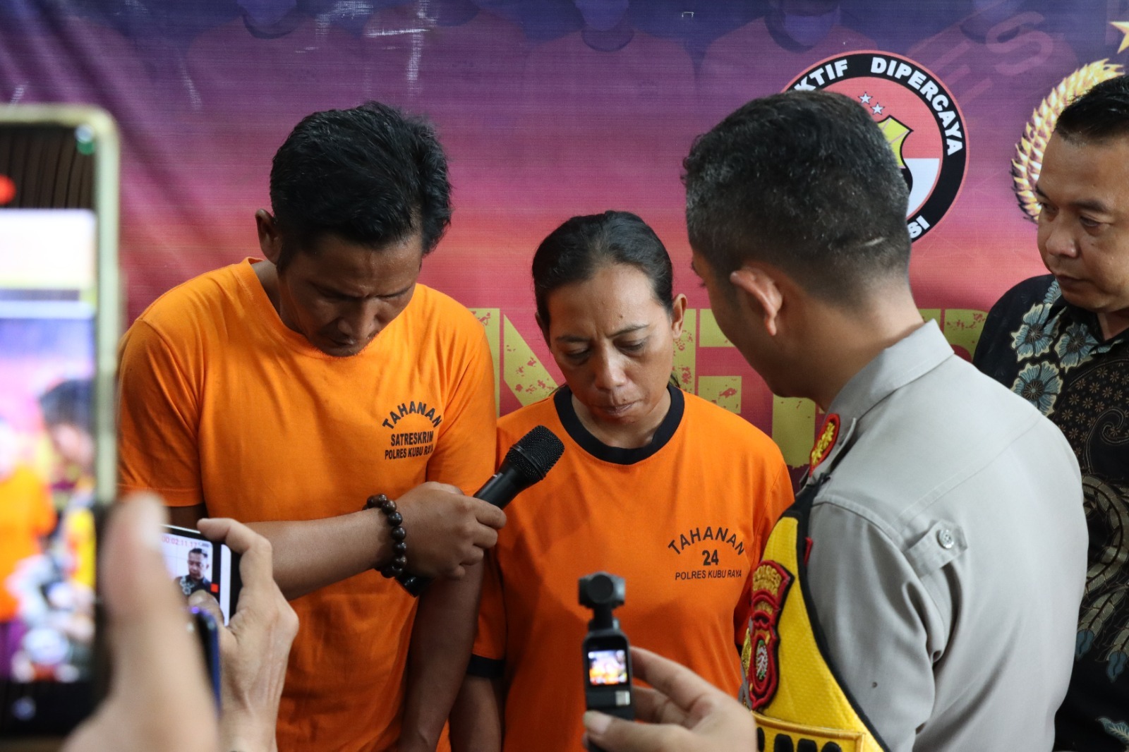 Adoh,Kiamat Makin Dekat !, Ibu Bantu Suami Setubuhi Anak