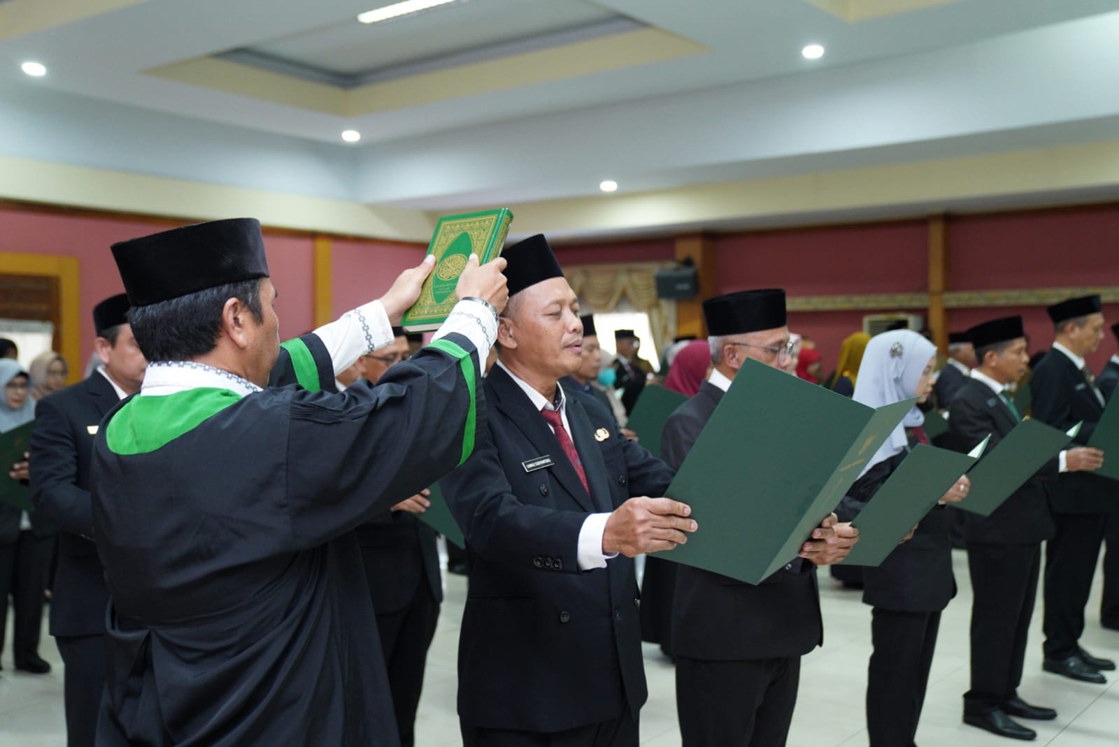 Wali Kota Lantik Ahmad Sudiyantoro Sebagai Kasatpol PP