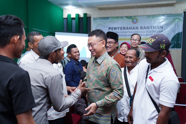 Salurkan Bantuan Sapras Bagi Petani, Edi Kamtono Harap Produksi Meningkat
