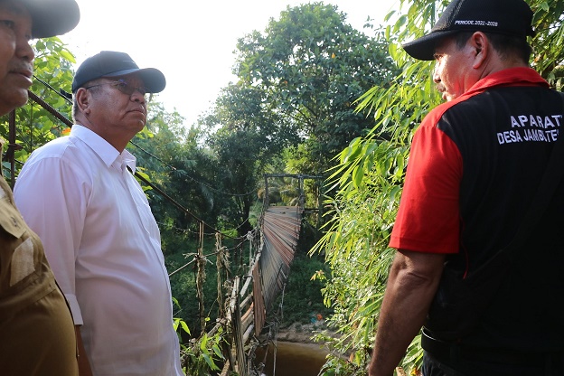 Dapat Kabar Jembatan Putus, Harisson Bergegas ke Landak