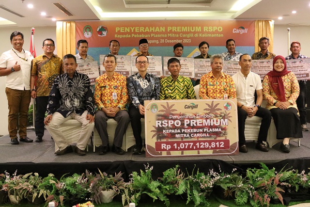 Wabup Ketapang Saksikan Penyerahan Premium RSPO kepada Petani