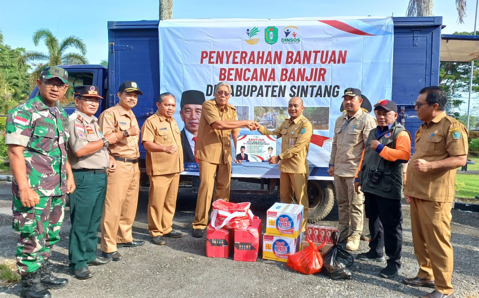 Pemprov Kalbar Salurkan Bantuan Bencana Banjir Sintang