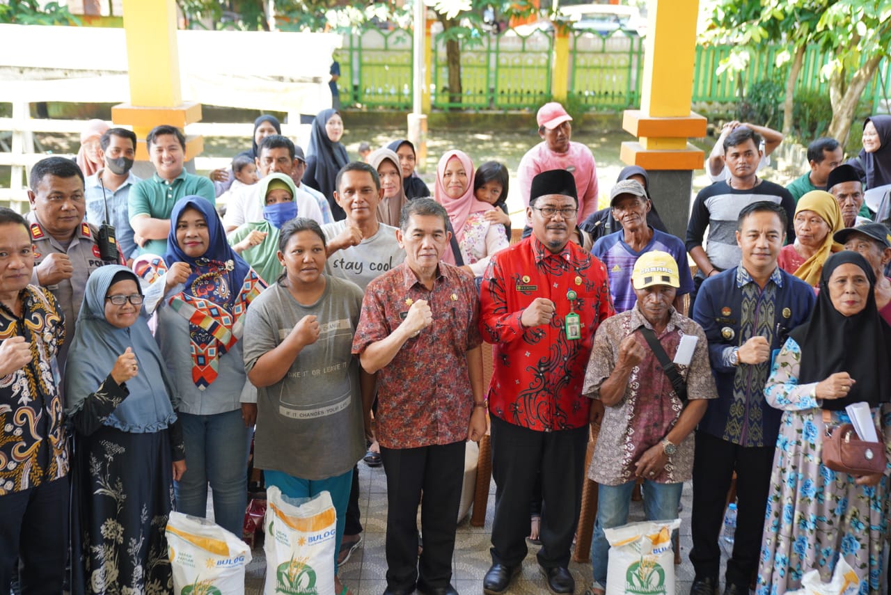 Pemkot Pontianak Salurkan Bantuan Pangan 21.992 Paket Beras Untuk Warga
