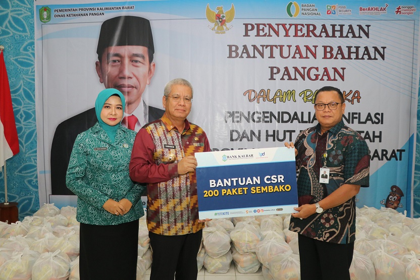 Jalankan Instruksi Presiden, Harisson Serahkan Bantuan Bahan Pangan