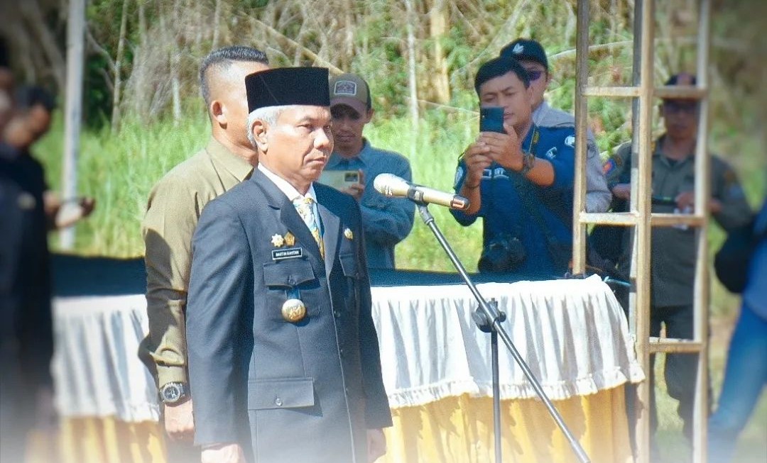 Bupati Ketapang Lantik Penjabat Administrator Camat dan Sekretaris Camat Kecamatan Tumbang Titi