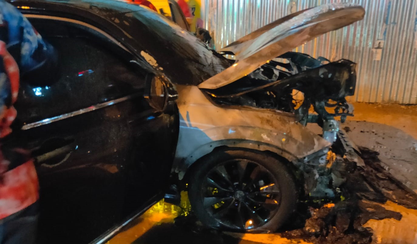 Honda HR-V RS Mendadak Membara, Diduga Konsleting Ruang Mesin