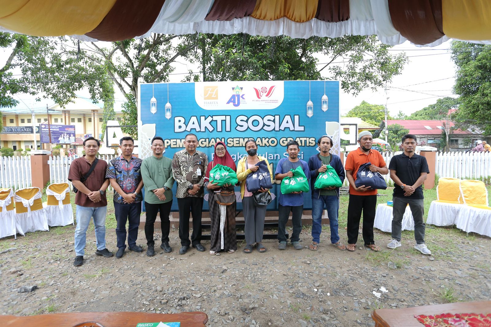 Momentum Ramadhan, AJK Bagikan 300 Paket Sembako Gratis