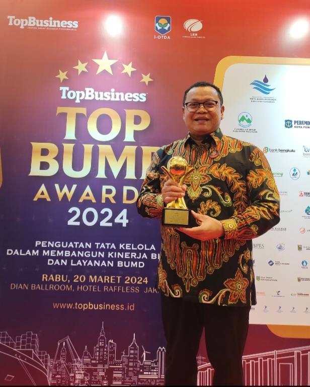 Rokidi Sabet Penghargaan Top CEO BUMD 2024, Kinerja Gemilang Di Era Paceklik