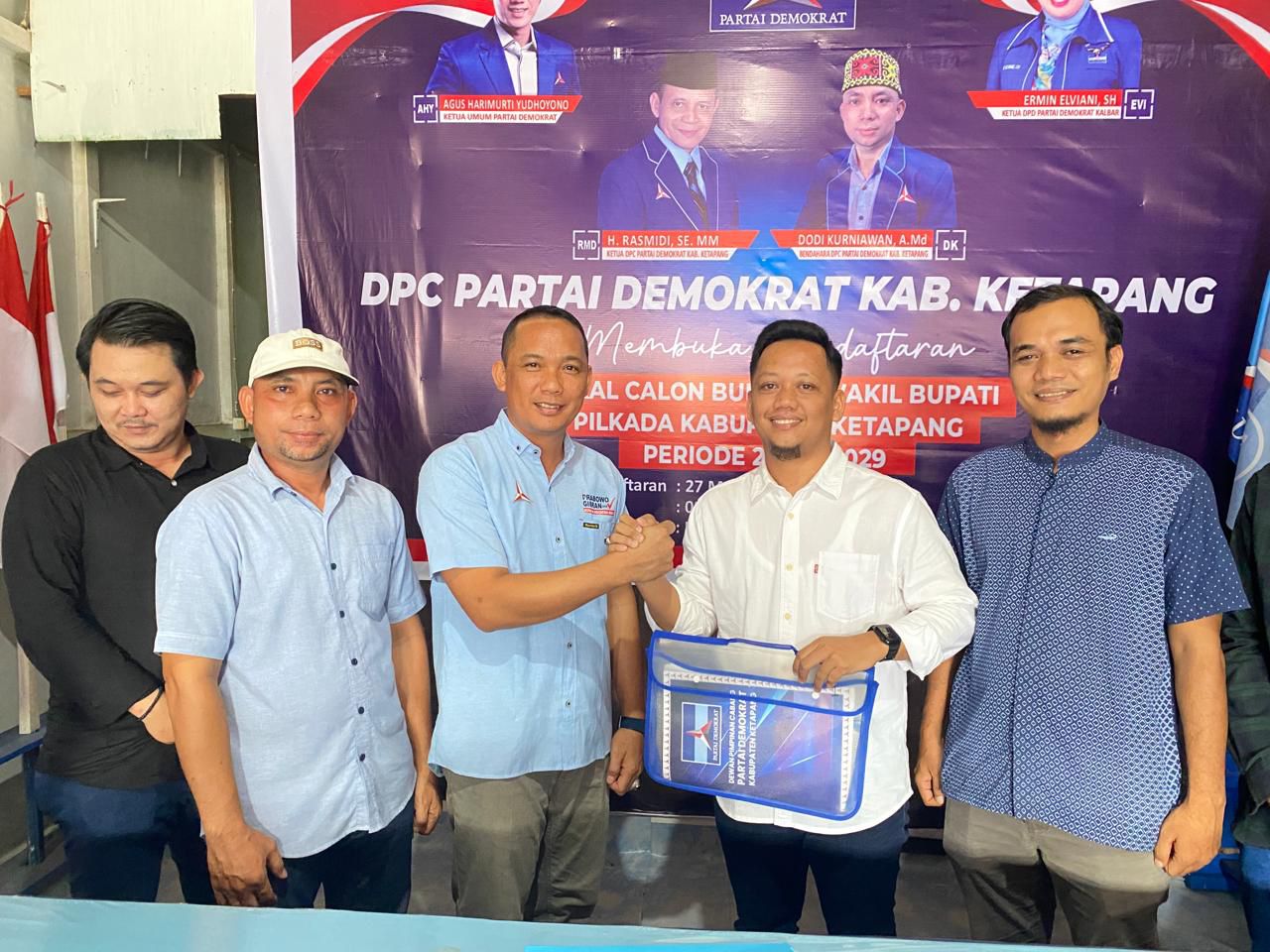 Theo Ambil Form Balon Wakil Bupati Ketapang