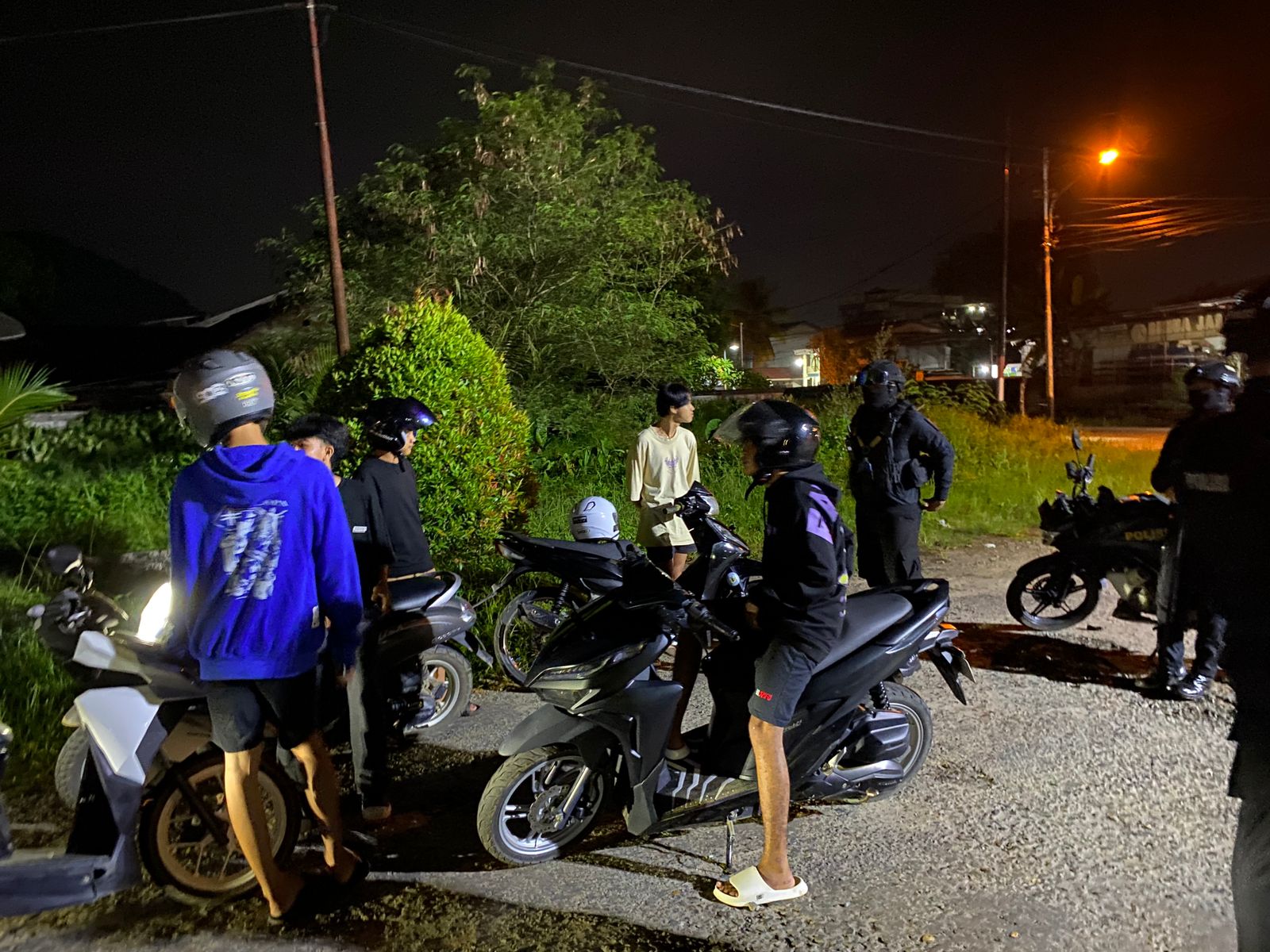 Polres Singkawang Bubarkan Muda Mudi Ngumpul Lewat Waktu