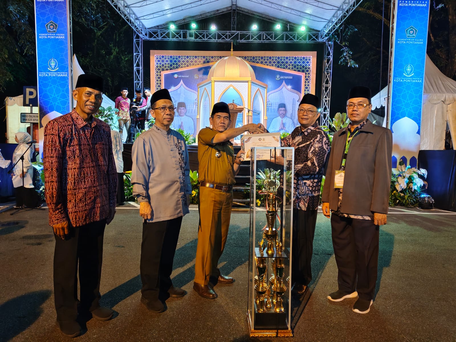 Kecamatan Pontianak Kota Sabet Juara Umum MTQ XXXII Tingkat Kota