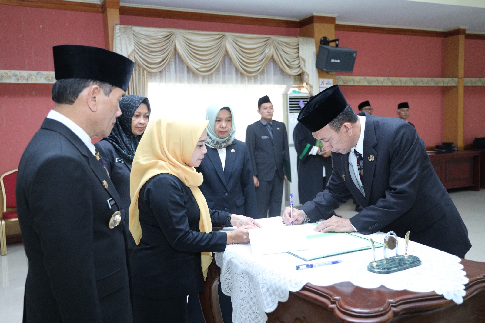 Ani Sofian Lantik Zulkarnain Jadi Pj Sekretaris Daerah Kota Pontianak