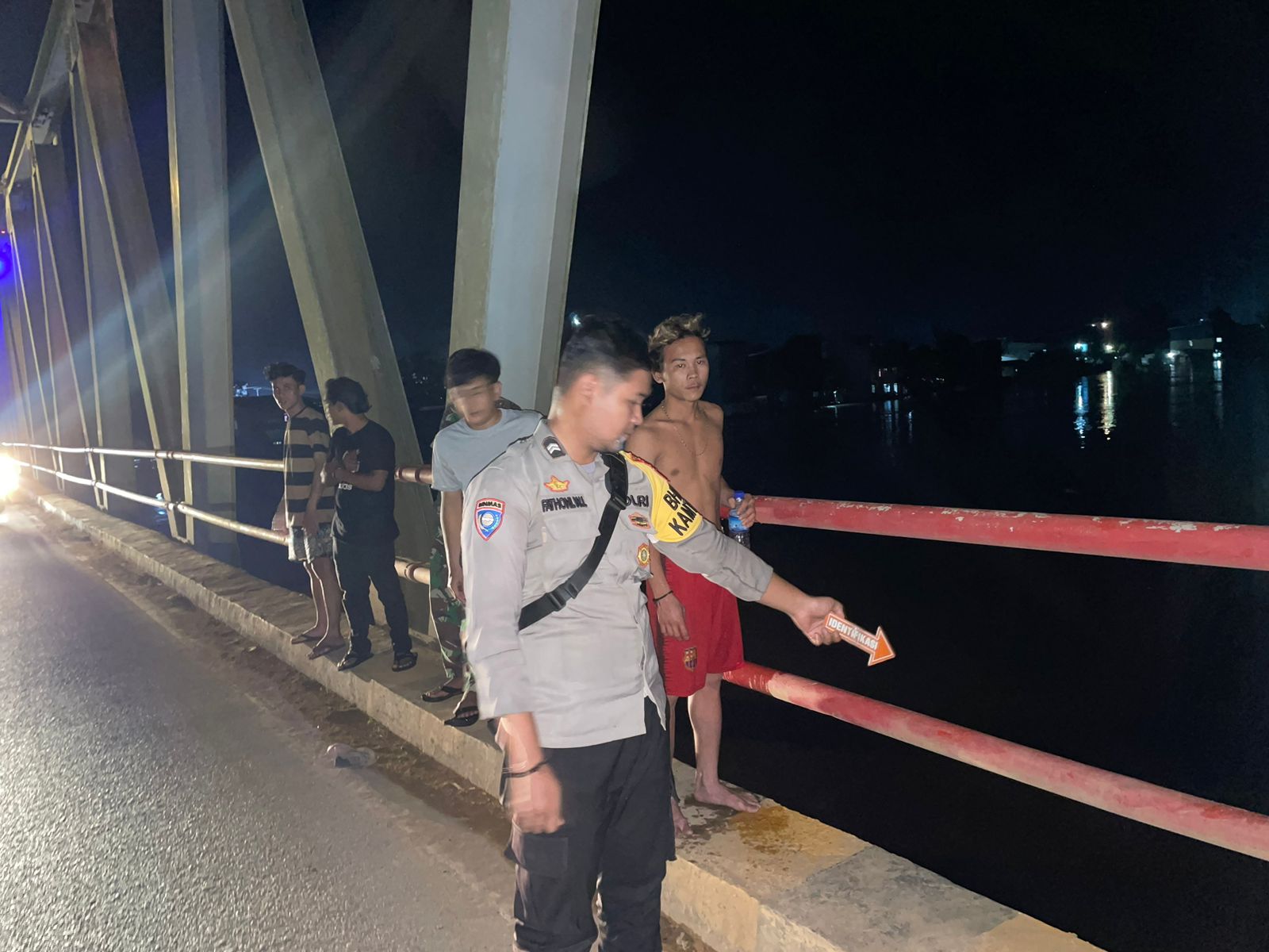 Sempat Teriak Minta Tolong, Sandro Hilang Terseret Arus Sungai