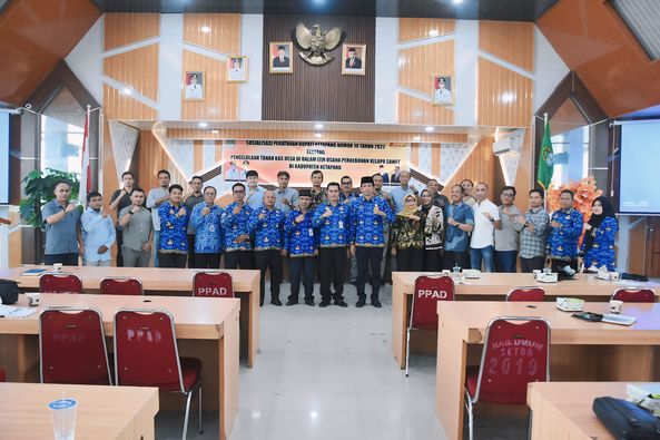 Asisten Pemerintahan dan Kesra Membuka Sosialisasi Peraturan Bupati Ketapang Nomor 19 Tahun 2022