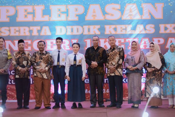 Staff Ahli Bupati Hadiri Pelepasan Peserta Didik Kelas IX SMPN 1 Ketapang