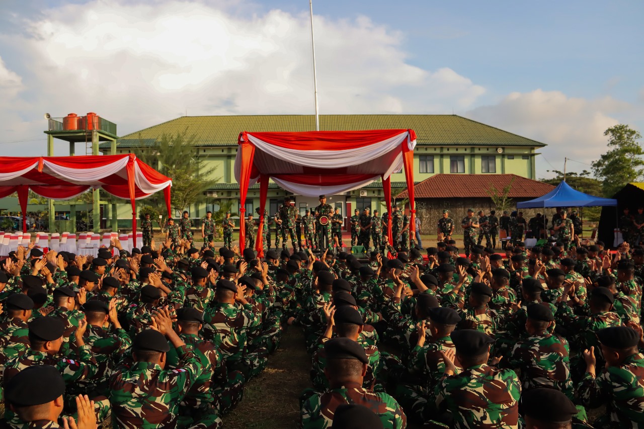 Kasum TNI Periksa Kesiapan Operasi Satgas Pamtas RI-Malaysia Yonkav 12/BC