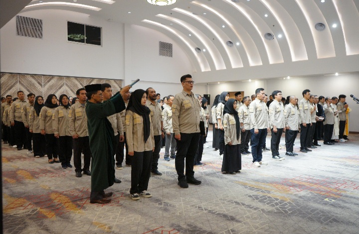 Ani Sofian Hadiri Pelantikan Anggota PPS Pilkada Se Kota Pontianak