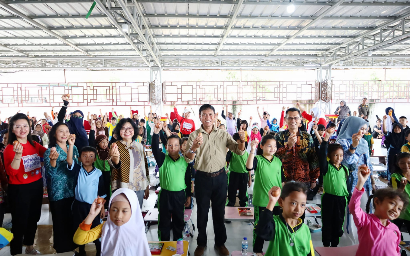 Wakil Bupati Ketapang Buka Kegiatan Gerakan Makan Telur dan Kreatif Mewarnai Bersama Moorlife Indonesia