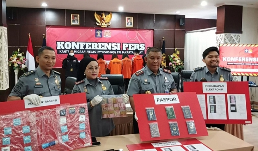 Diduga Pelaku Prostitusi Online, Enam WNA Diciduk Petugas Imigrasi Jakarta Barat