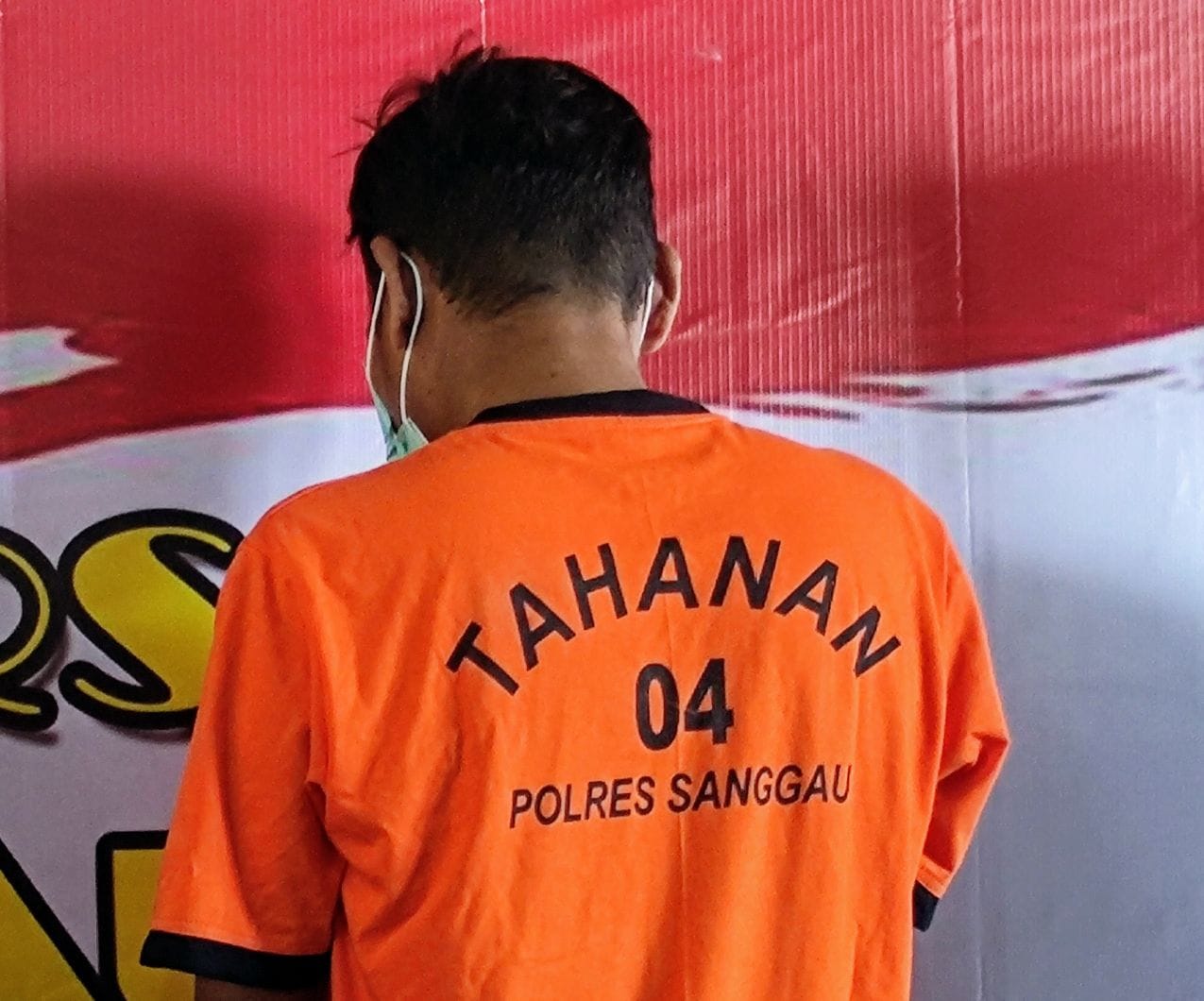 Dua Pelaku Pencurian di Asrama Putri SMAN 2 Sekayam Dihadiahi Baju Oren