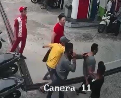 Rekaman CCTV Ungkap Pengeroyokan Joni di SPBU