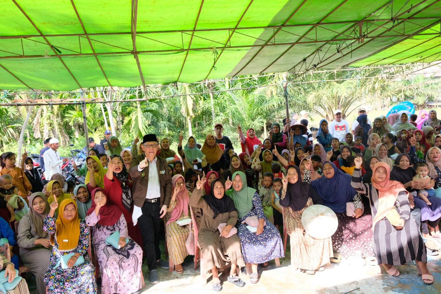 Sutarmidji Kunjungi Mempawah, Janjikan Bantu Perbaikan Gedung Pesantren dan Tegaskan Kembali Pendidikan Gratis