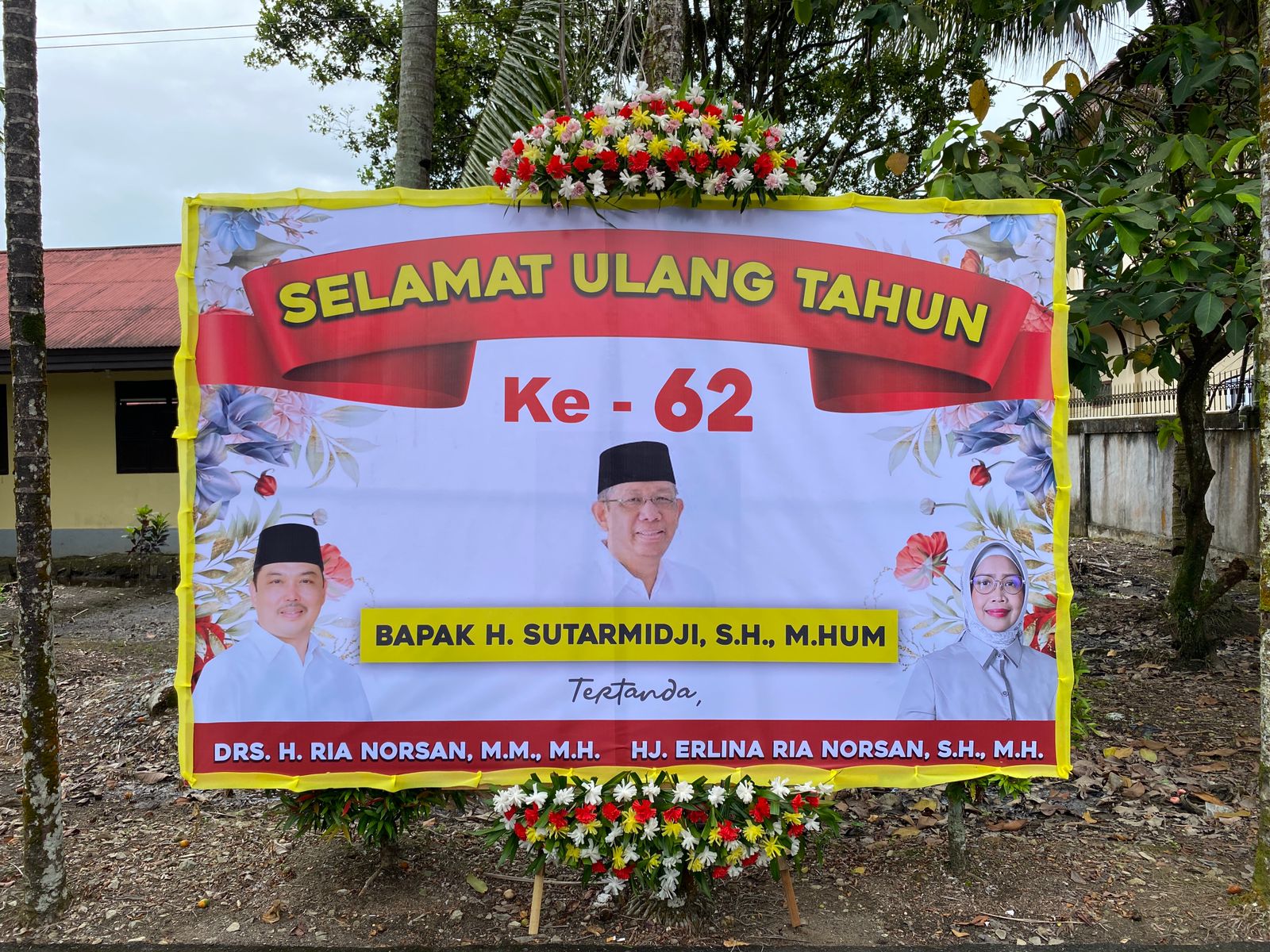 Ria Norsan Kirim Karangan Bunga dan Tumpeng untuk Sutarmidji