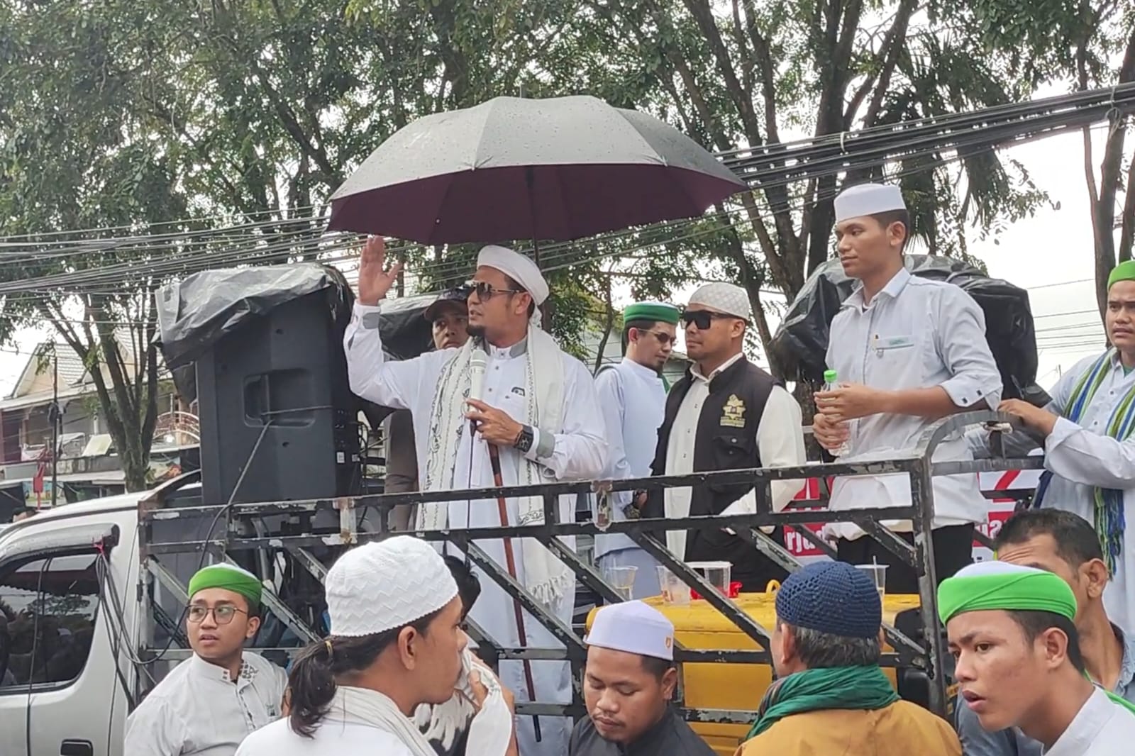 Aksi Damai Warga Saigon Tolak Tempat Biliar