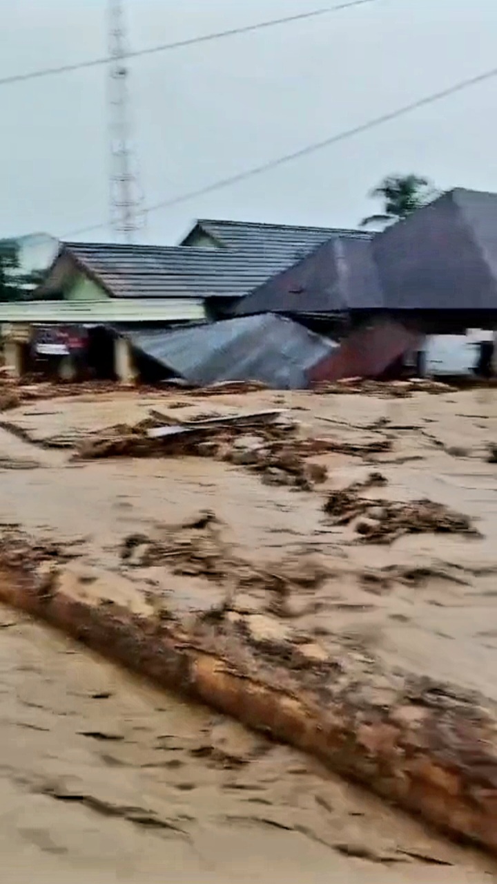 Banjir Bandang Menerjang Kabupaten Tapanuli Selatan, 10 Warga Terluka