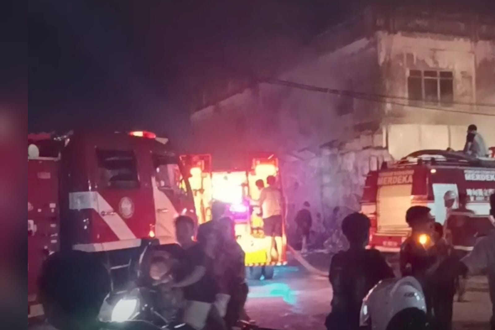 Bangunan Tua di Gang Martapura Nyaris Terbakar Akibat Pembakaran Sampah