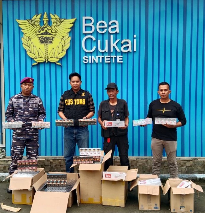 TNI AL Amankan 44.260 Batang Rokok Ilegal di Pelabuhan Sintete