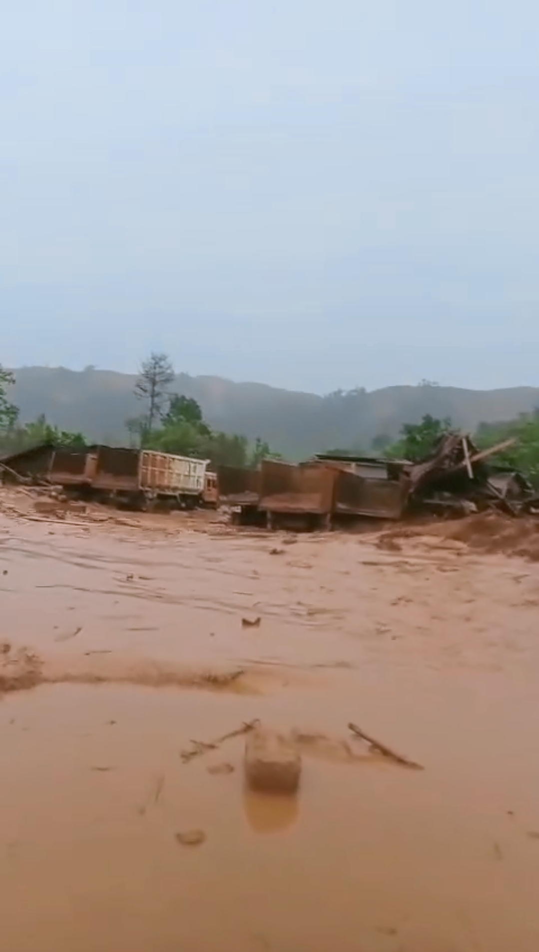 Banjir Bandang Akibatkan 1 Orang Meninggal Dunia dan 2 orang Luka Ringan